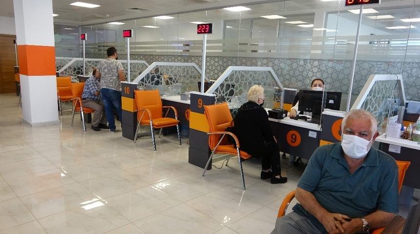 Trabzon&rsquo;da yaklaşık bin 500 kişinin s&uuml;r&uuml;c&uuml; bilgileri cipli kimlik kartına y&uuml;klendi