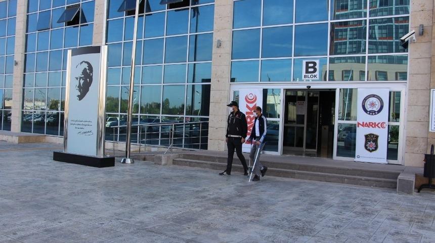 Uşak&rsquo;ta 1970 adet uyuşturucu hap ele ge&ccedil;irdi