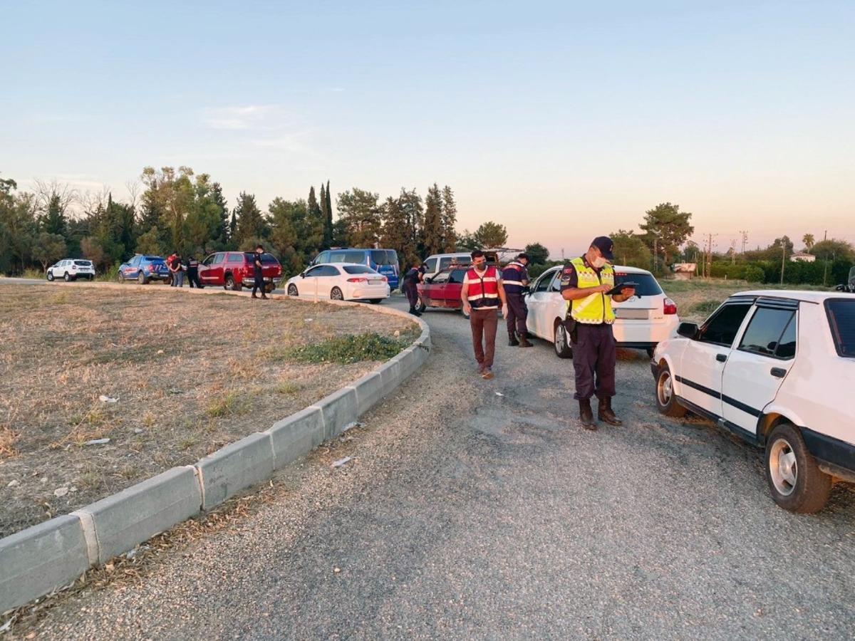 Ceyhan ve Kozan&rsquo;da ara&ccedil; ve s&uuml;r&uuml;c&uuml;lere 15 bin TL para cezası