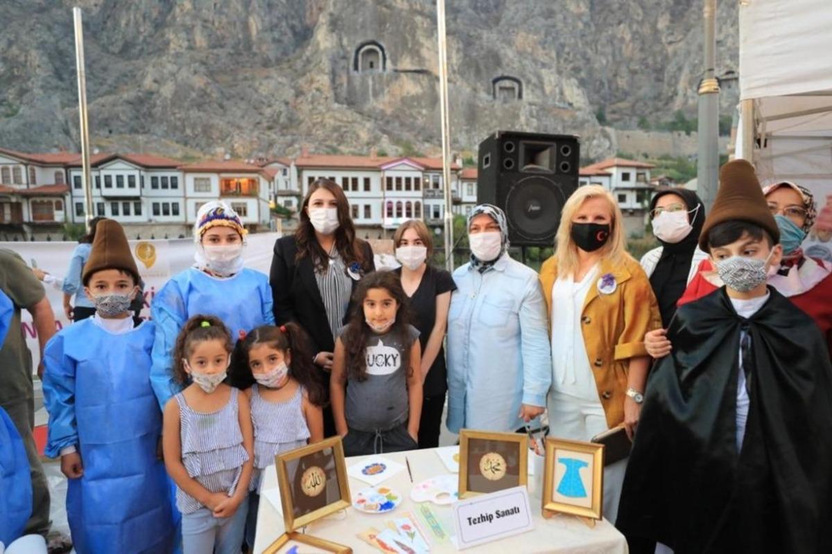 Vali eşi kız &ccedil;ocuklarıyla bir araya geldi