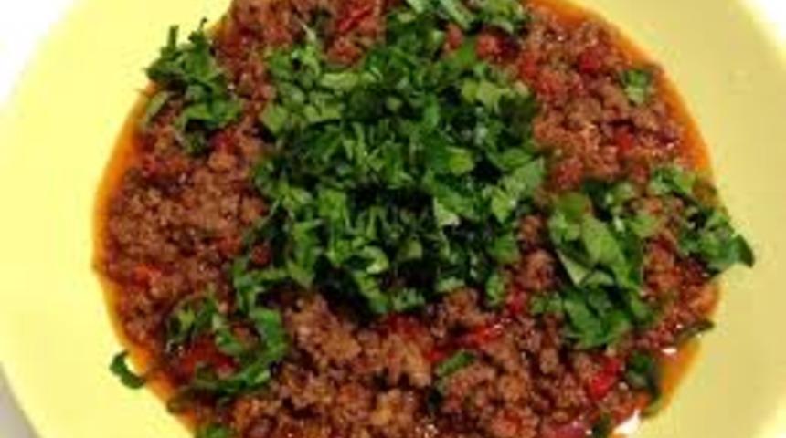 Arap Kebabı nasıl yapılır? Arap Kebabı tarifi nedir? Arap Kebabı malzemeleri nelerdir? Arap Kebabı hangi y&ouml;renin yemeği? İşte Gelinim Mutfakta Arap Kebabı tarifi...