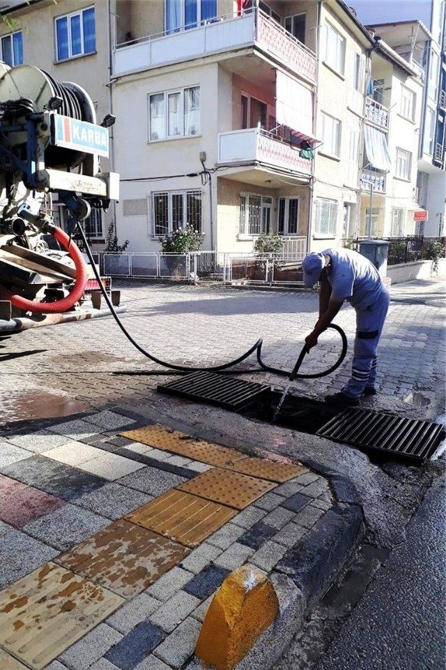 Sandıklı Belediyesi kanalizasyon hatlarında bakım yaptı