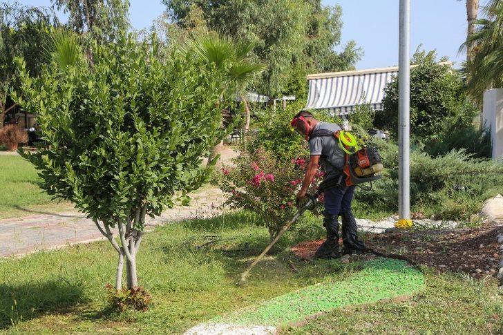 Erdemli’de sahil bandı ve sosyal alanlarda bakım çalışmaları sürüyor G2