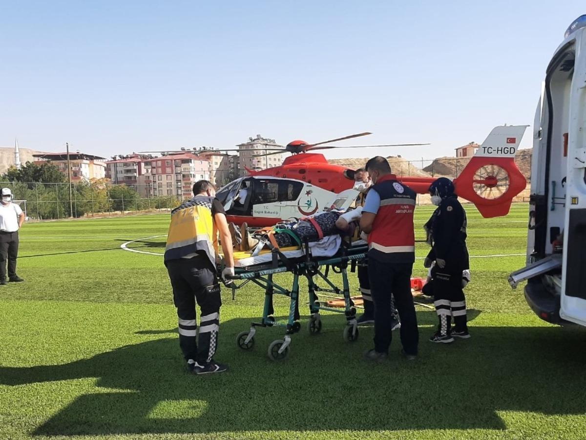 Yaşlı kadının imdadına ambulans helikopter yetişti