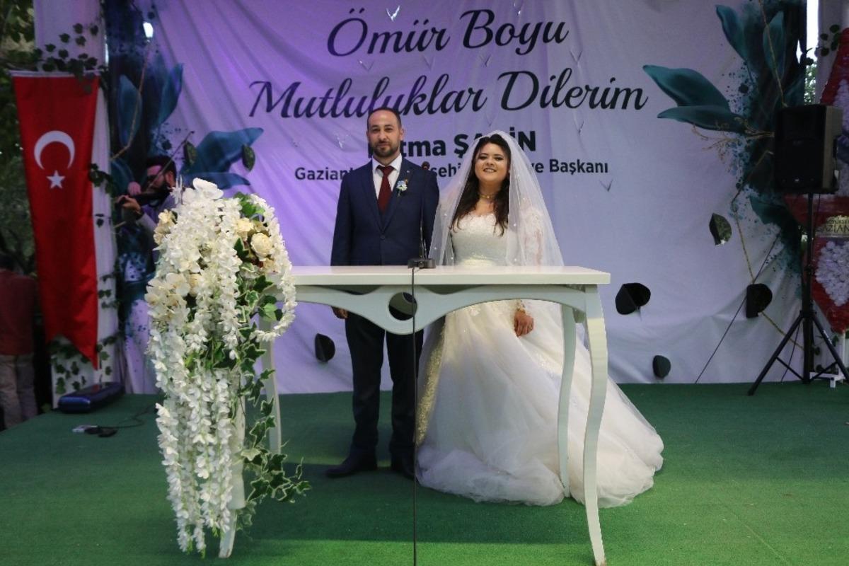 Muhabirler mutluluğa &lsquo;evet&rsquo; dediler