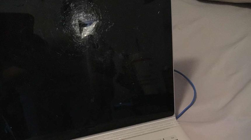 Microsoft Surface Book mermiyi engelledi, hayat kurtardı iddiası!