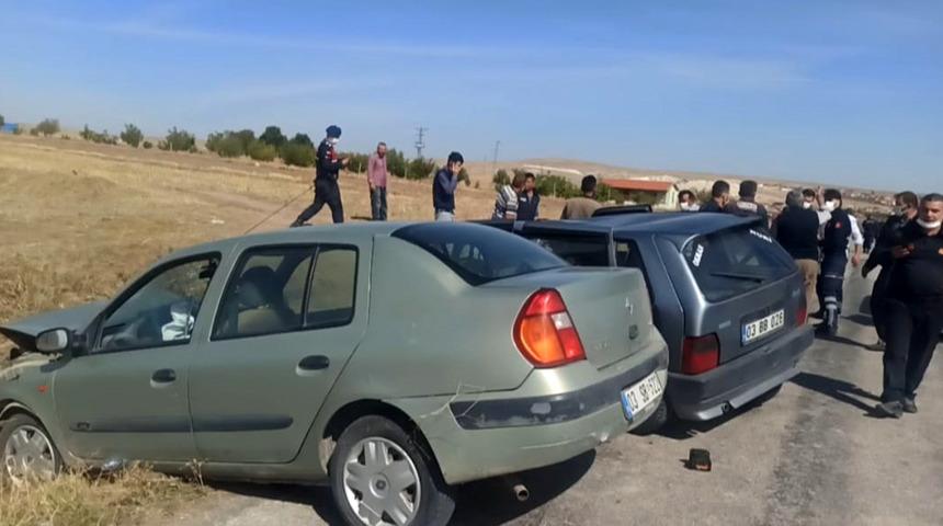 Afyonkarahisar'da feci kaza: 1 &ouml;l&uuml;, 4 yaralı