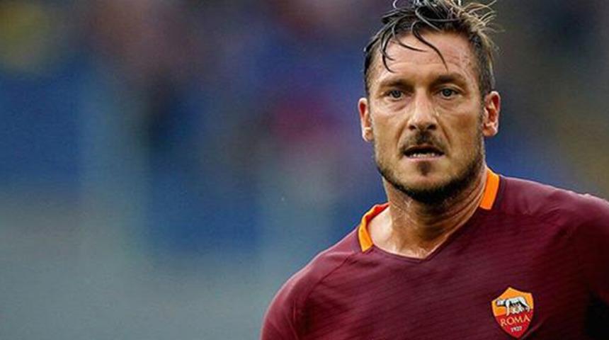 Roma'nın eski kaptanı Francesco Totti'nin babası Enzo, Kovid-19'a yenik d&uuml;şt&uuml;