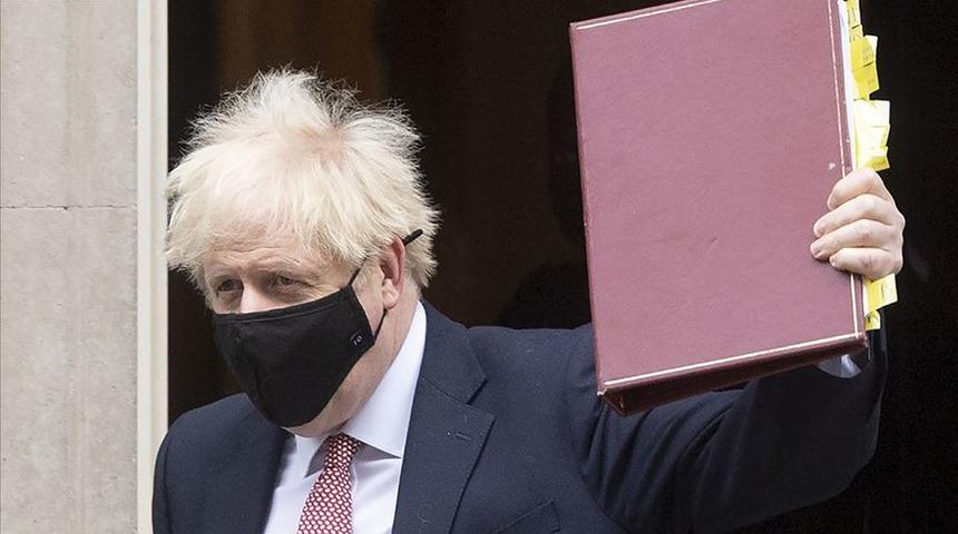 İngiltere Başbakanı Johnson, yeni kısıtlamaları açıkladı