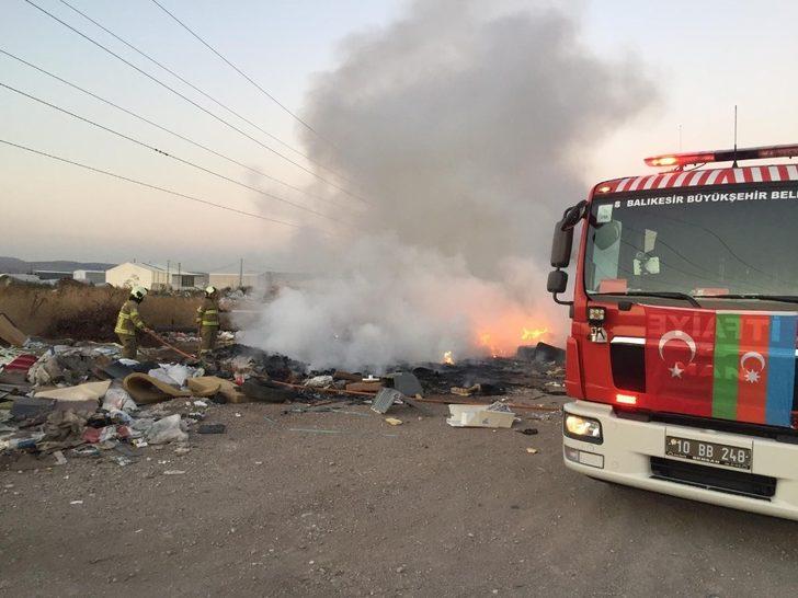 Balıkesir’de çöplük alanı yandı G1