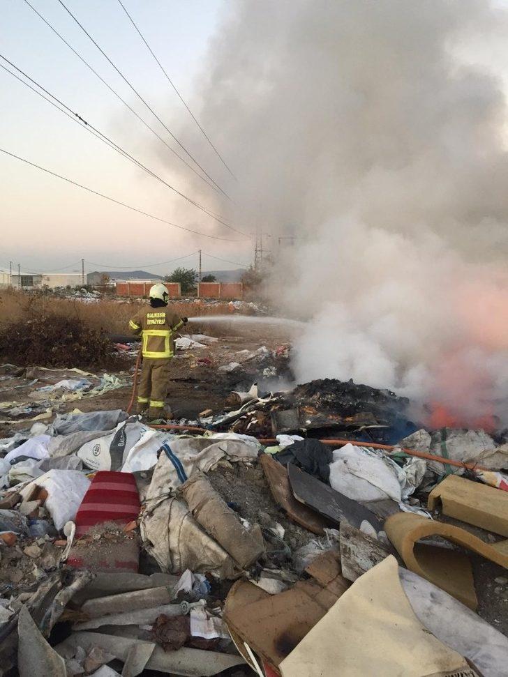 Balıkesir’de çöplük alanı yandı G4