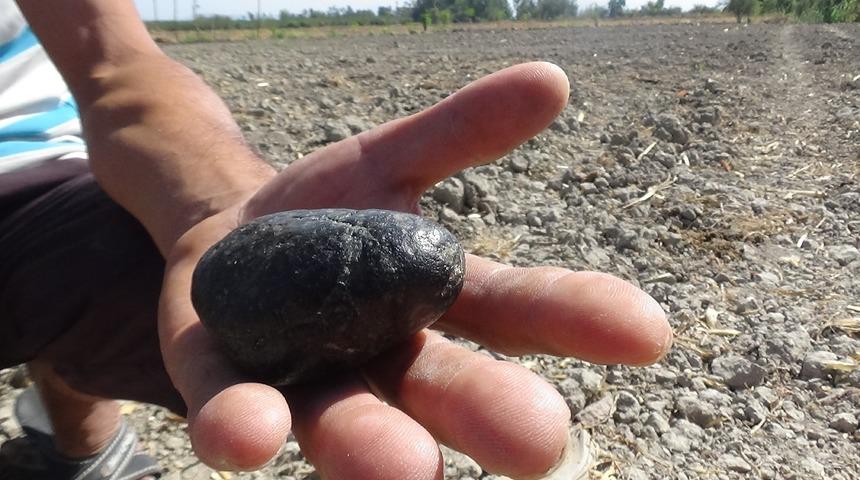 Osmaniye'de bahçede otururken hemen yanlarına düştü: Göktaşı ise satmak istiyorum