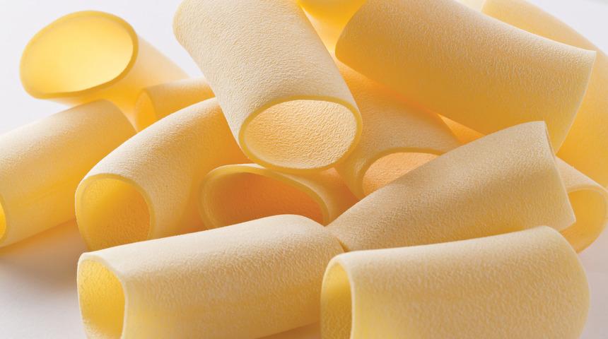 Balık eti ve kılçığından makarna yaptı! Yok satıyor...