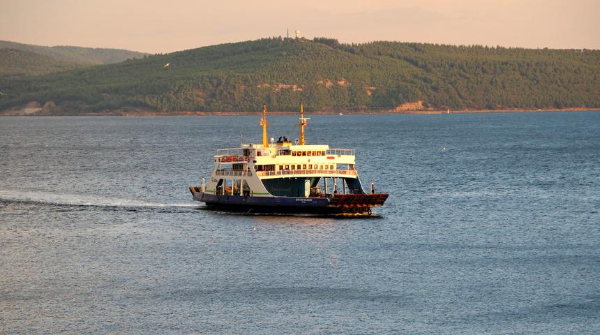 Gökçeada ve Bozcaada'ya bazı feribot seferleri iptal edildi