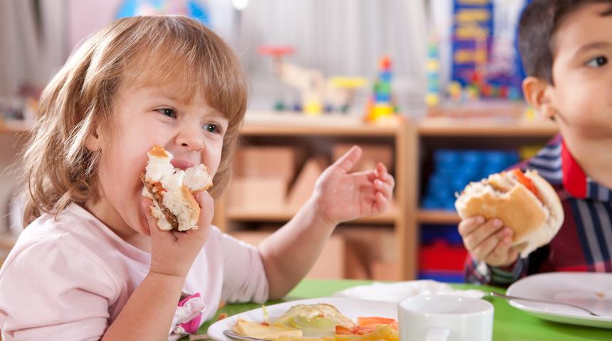 &Ccedil;in&rsquo;de kilolu &ouml;ğrencilere &lsquo;sağlıklarına dikkat etsinler&rsquo; diye d&uuml;ş&uuml;k not verilecek