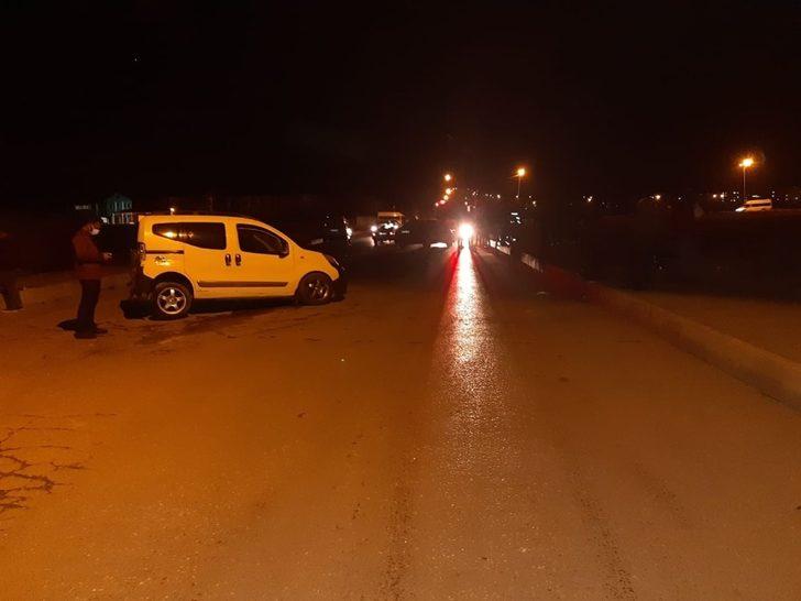 Van’da kamyonetle otomobil çarpıştı: 4 yaralı G2