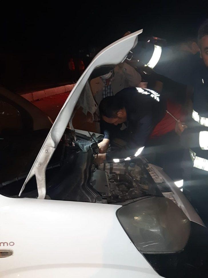 Van’da kamyonetle otomobil çarpıştı: 4 yaralı G3