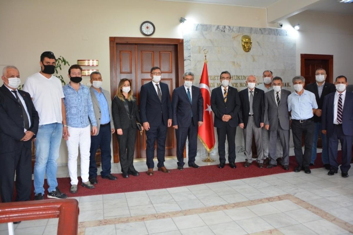 MHP Aydın İl y&ouml;netimi Kuşadası&rsquo;nda ziyaretlerde bulundu