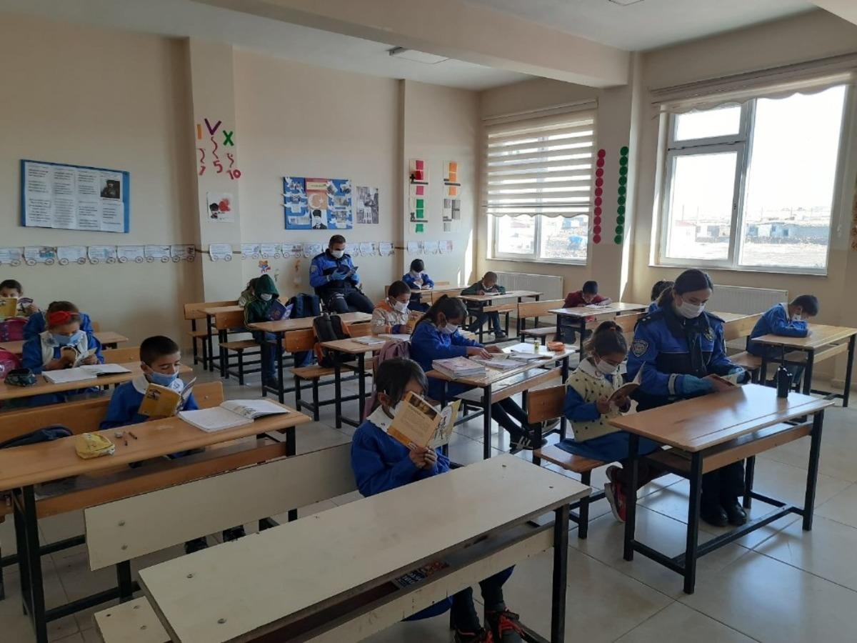 TDP ekipleri &ouml;ğrencileri bilgilendirdi