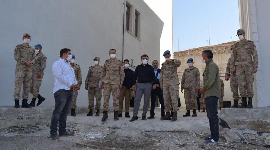 Kaymakam Kayka&ccedil;, Altınbaş ile Jandarma Komando Tabur Komutanlığında incelemede bulundu