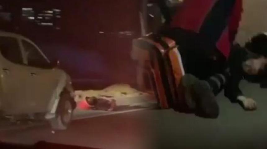 Hamile kadın ve bebeğinin feci &ouml;l&uuml;m&uuml;! &Ouml;nce kamyonet &ccedil;arptı sonra otomobil &uuml;zerlerinden ge&ccedil;ti