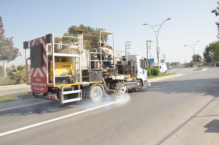 Büyükşehir Belediyesi yaya çizgilerini yeniliyor, okul önlerine uyarı levhaları yerleştiriyor G3