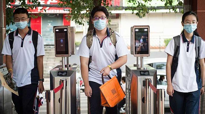 &Ccedil;in&rsquo;de tartışmalı uygulama: Kilolu &ouml;ğrencilere d&uuml;ş&uuml;k not verilecek 