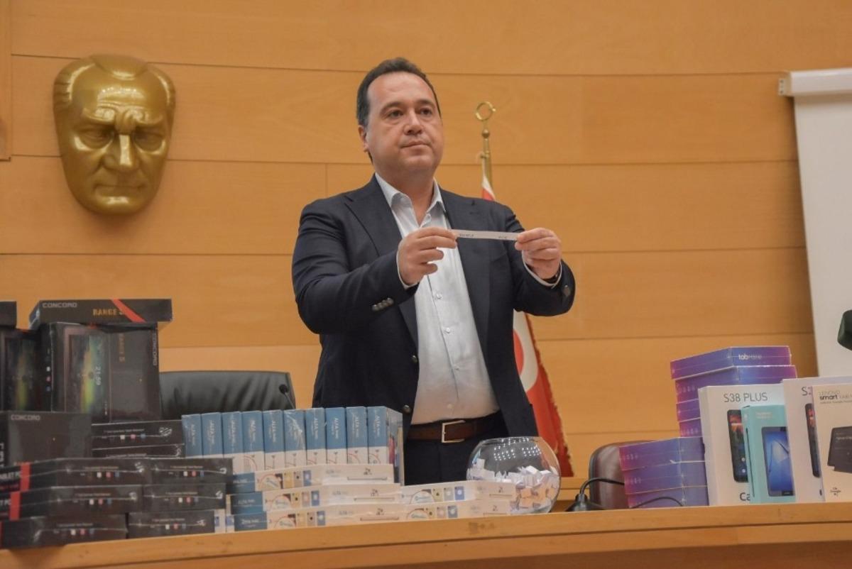 Akhisarlı &ouml;ğrenciler canlı yayında tabletleriyle buluştu