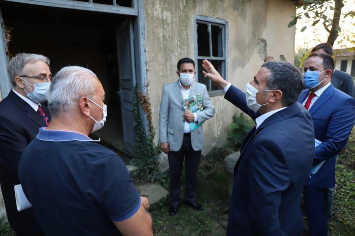 Vali Atay tarihi Orhan Gazi Camii&rsquo;nde incelemelerde bulundu