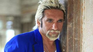 Ünlü sanatçı Tarık Mengüç kızı için dua istedi