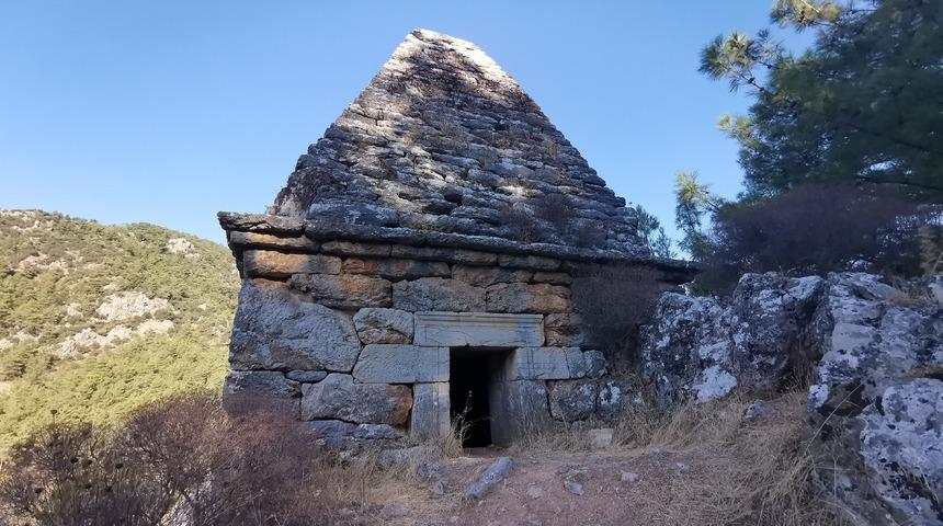 Türbe sanılıyordu! Yıllar sonra mitolojik bir savaşçıya ait olduğu ortaya çıktı