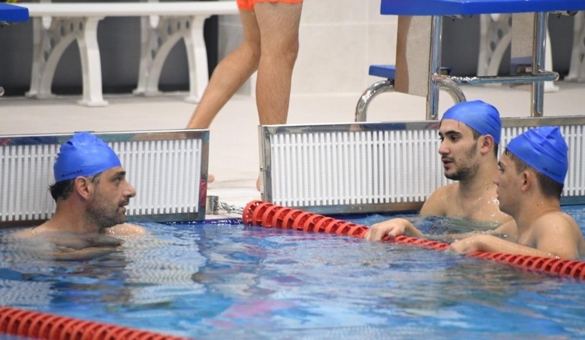 Başkan Kocaman, gen&ccedil;leri havuzda misafir etti