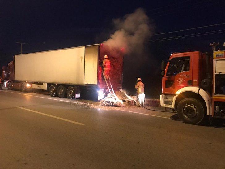 Benzinlikte saman yüklü tır yandı G3