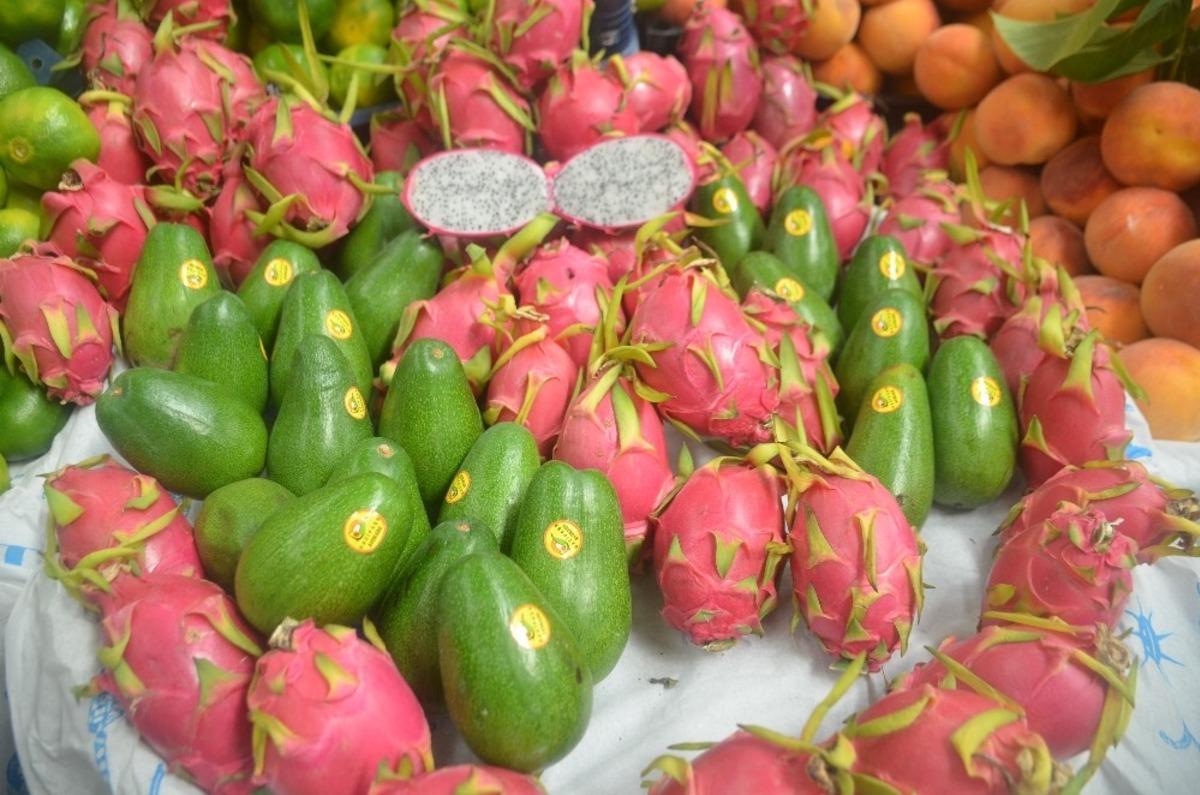 Bilecik pazarında &rsquo;Ejder&rsquo; meyvesi