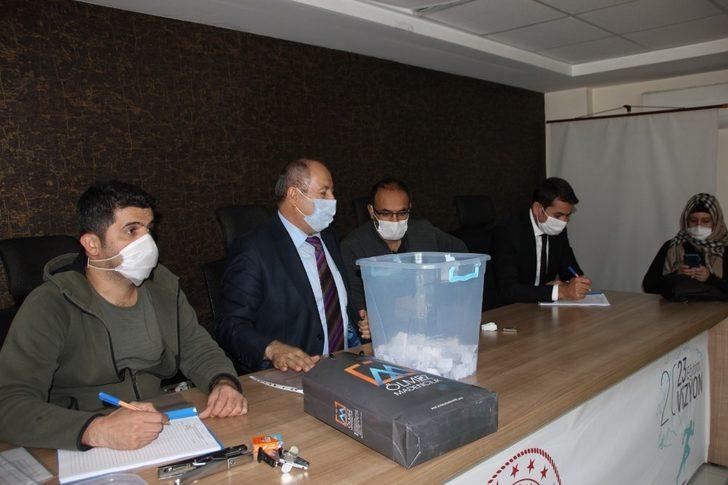 Hakkari’de işçi alımı için kura çekimi G3