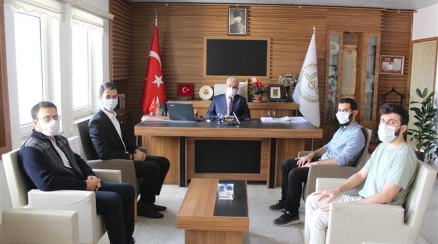 &Uuml;niversite &ouml;ğrencilerden M&uuml;ft&uuml; Erhun&rsquo;a ziyaret