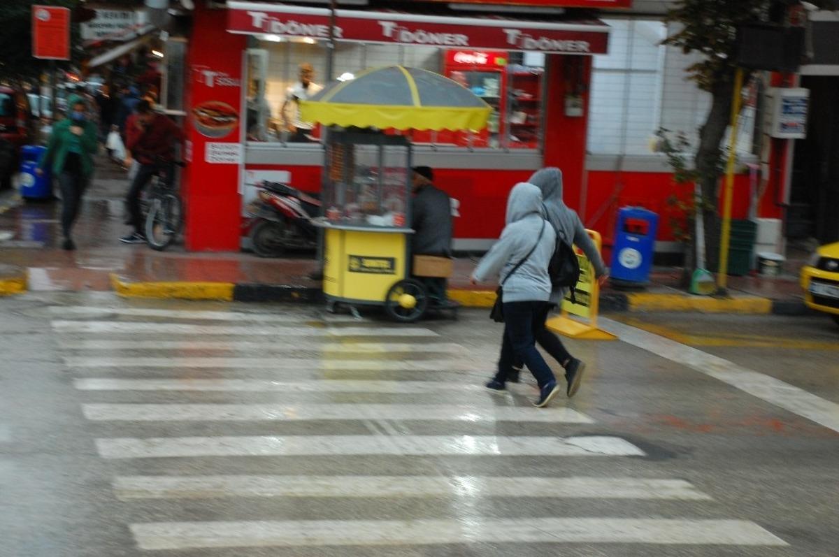 Beklenen r&uuml;zgar ve yağış Keşan&rsquo;dan ge&ccedil;ti