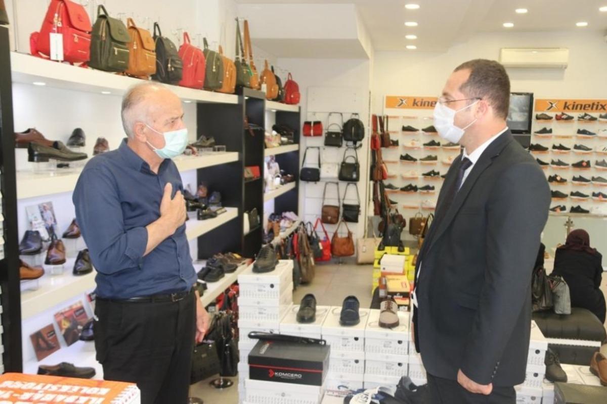 Ak&ccedil;aabat Belediye Başkanı Ekim &ccedil;arşı pazar gezdi, esnafın derdini dinledi