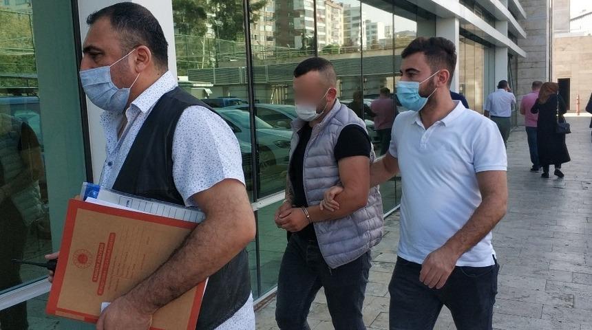 Kazara arkadaşını vurdu