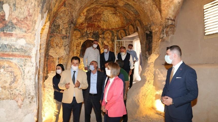 Vali Becel, Tatlarin yeraltı şehrini gezdi