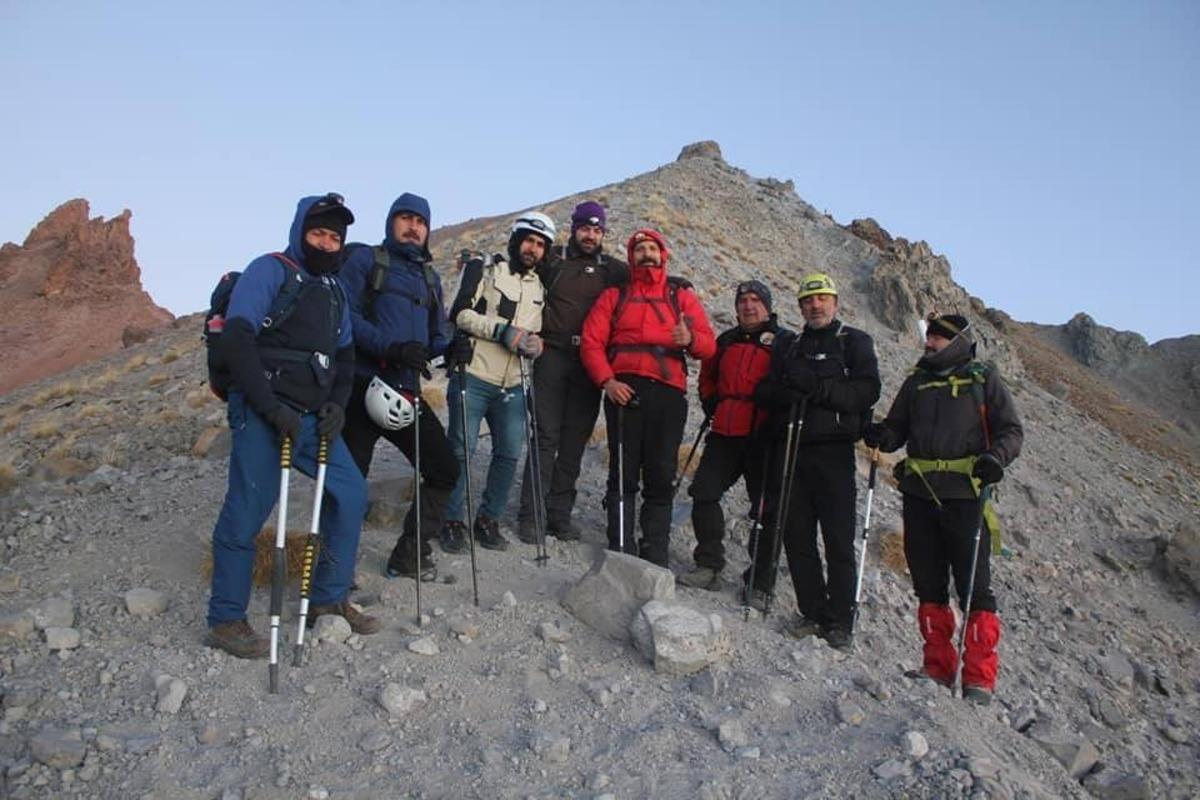 Dağcılar zirvede Azerbaycan bayrağı a&ccedil;tı