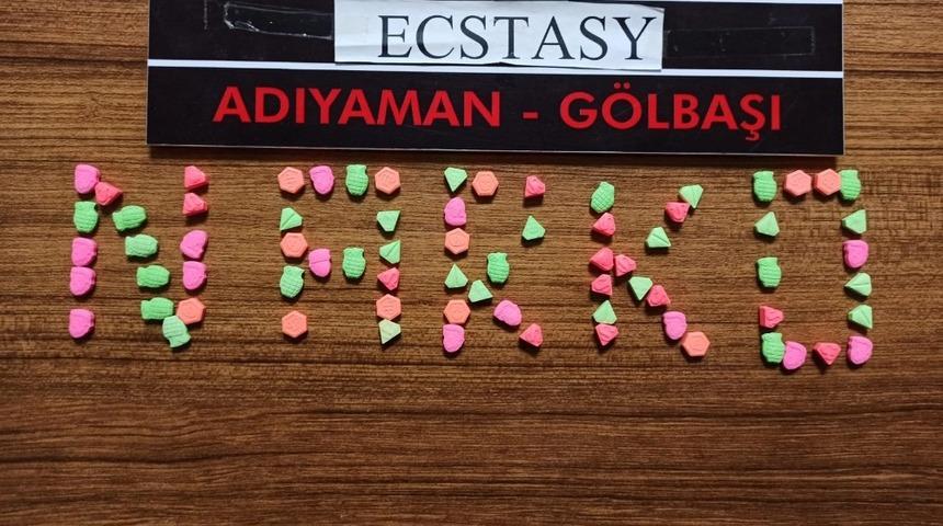 Ş&uuml;pheli şahısların &uuml;zerinde uyuşturucu ele ge&ccedil;irildi