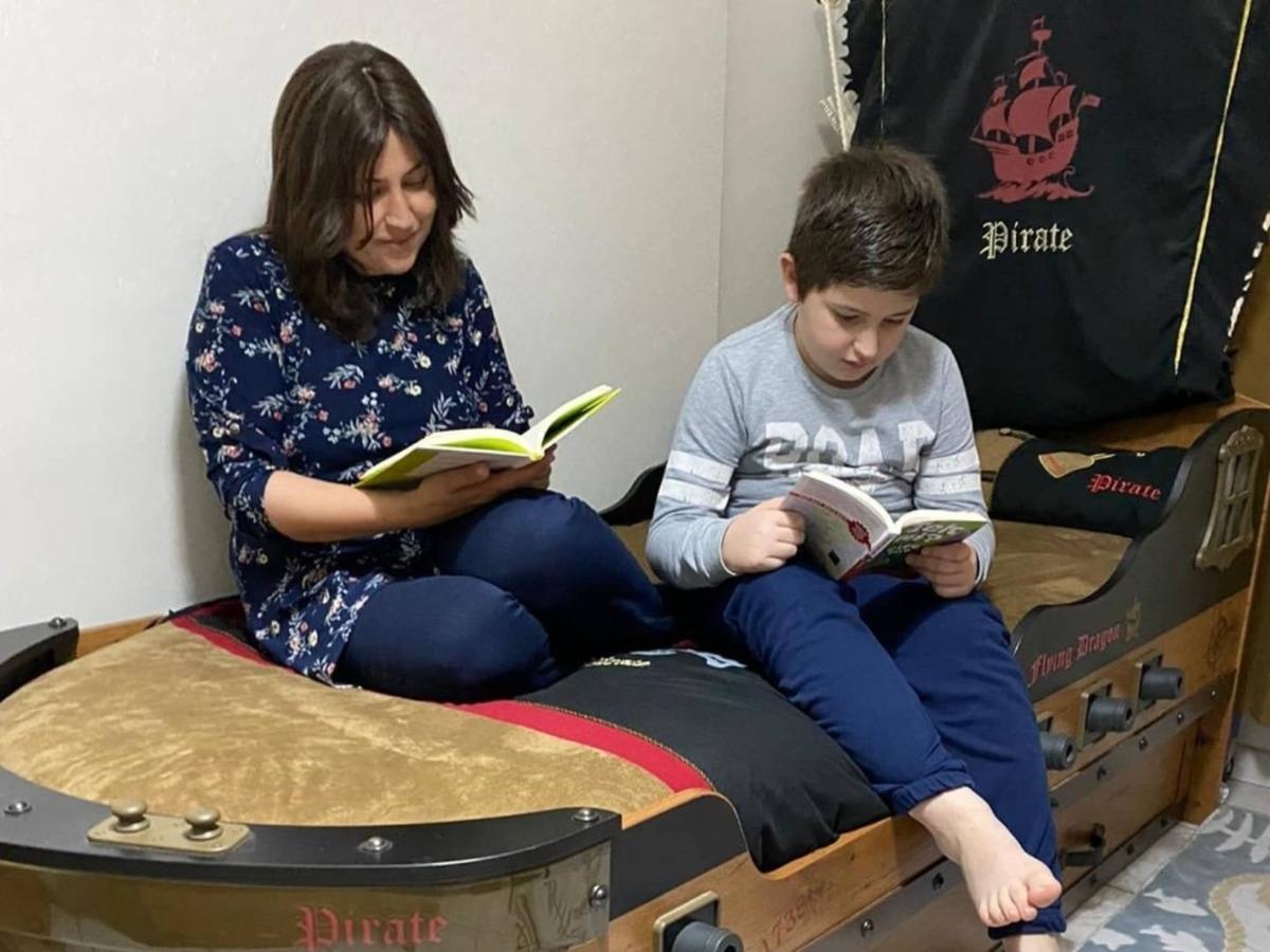 &Ccedil;&ouml;z&uuml;m evde okuyor