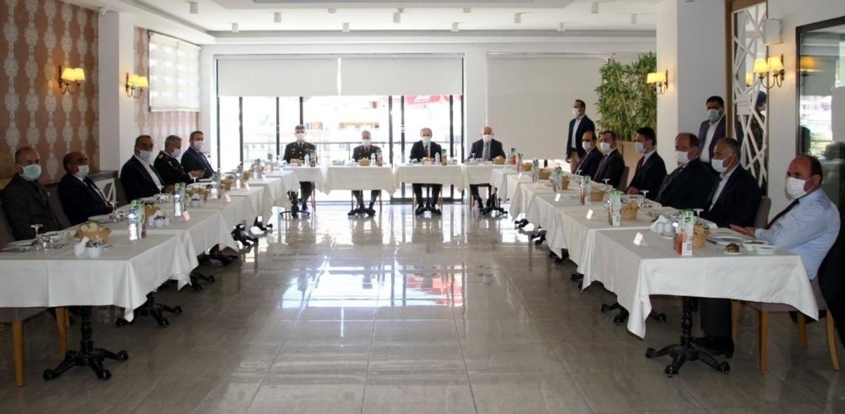 Bayburt İl Garnizon Komutanı Diker&rsquo;e veda yemeği d&uuml;zenlendi