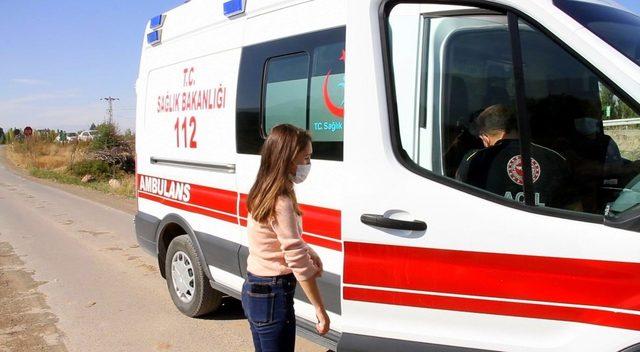 Şelaleden d&ouml;nen 9 kişilik ailenin i&ccedil;erisinde bulunduğu ara&ccedil; şarampole u&ccedil;tu: 2 yaralı 1