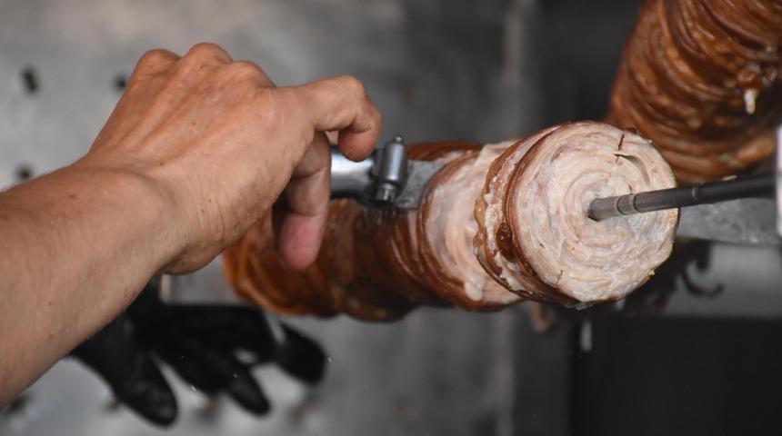 Kokoreçte hile çıktı! İçine öyle bir şey koyuyorlarmış ki...