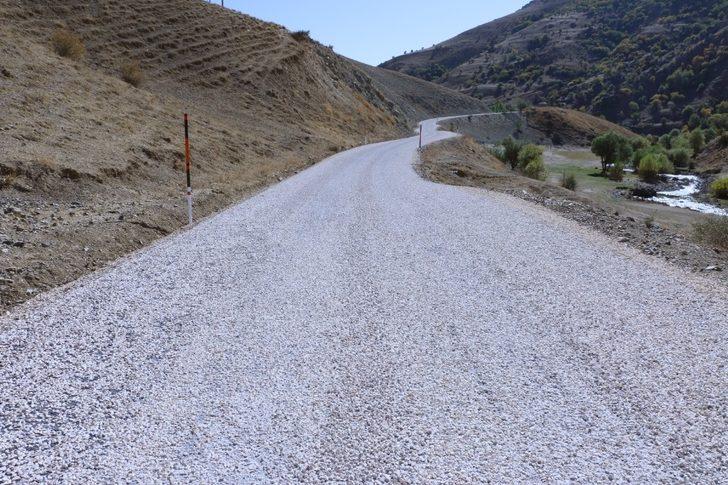 Erciş’te 13,5 kilometrelik grup yolunun asfalt çalışması tamamlandı G2