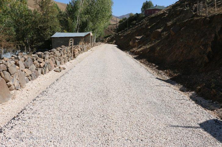 Erciş’te 13,5 kilometrelik grup yolunun asfalt çalışması tamamlandı G3