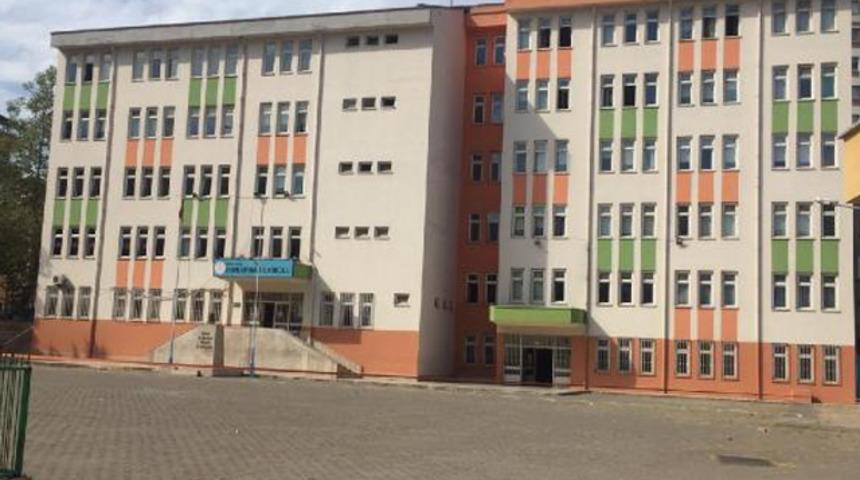 Okulda öğretmen ve öğrencide koronavirüs çıktı! 30 öğrenci karantinaya alındı