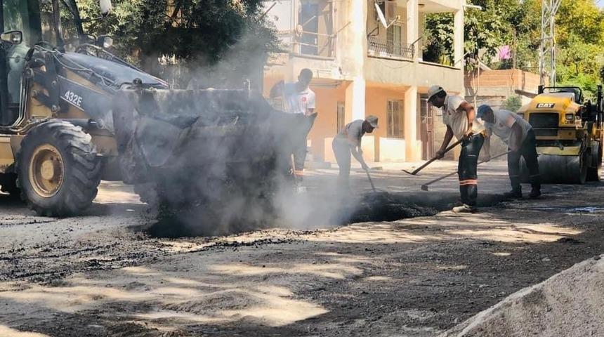 Başkan Erdem: "Ceyhan&rsquo;da bozuk yol kalmayacak"